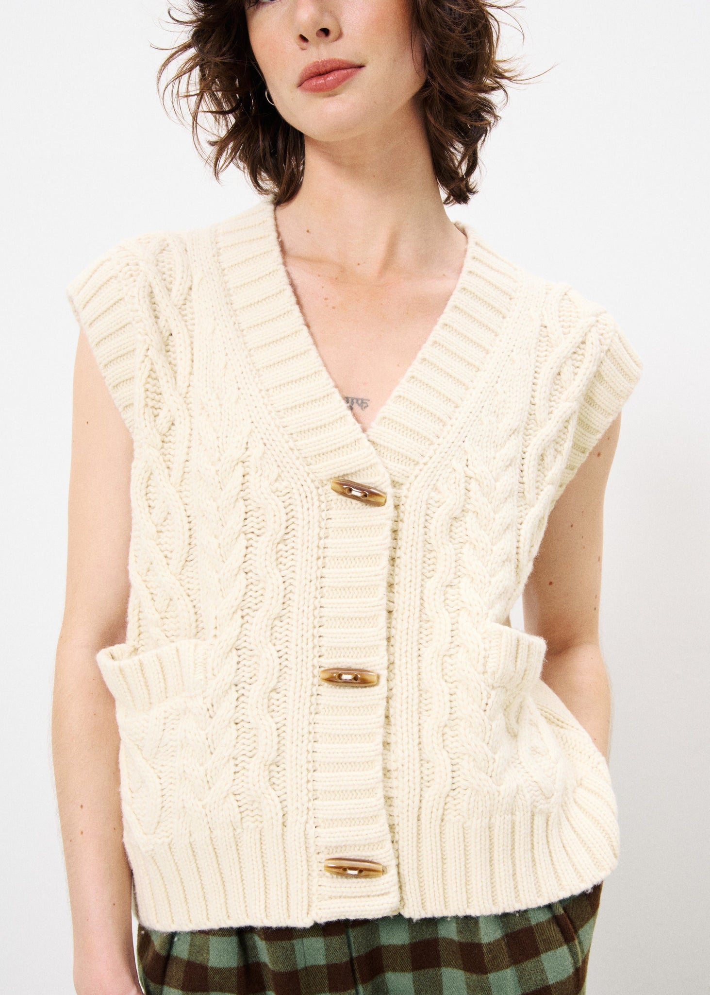 NEENA CABLE KNIT VEST