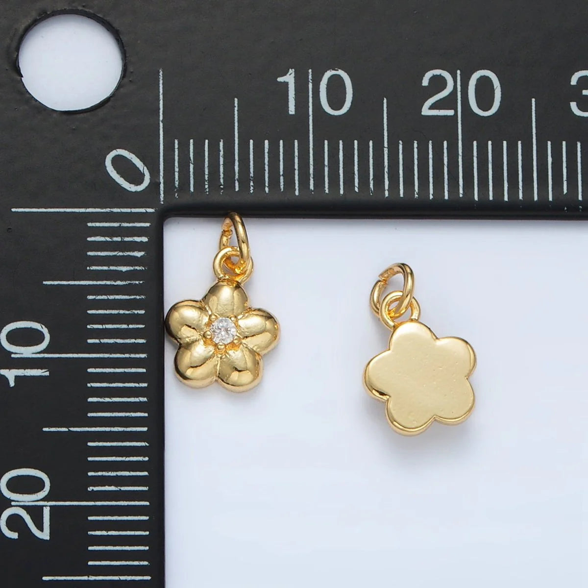 GOLD DAISY WITH CZ CHARM