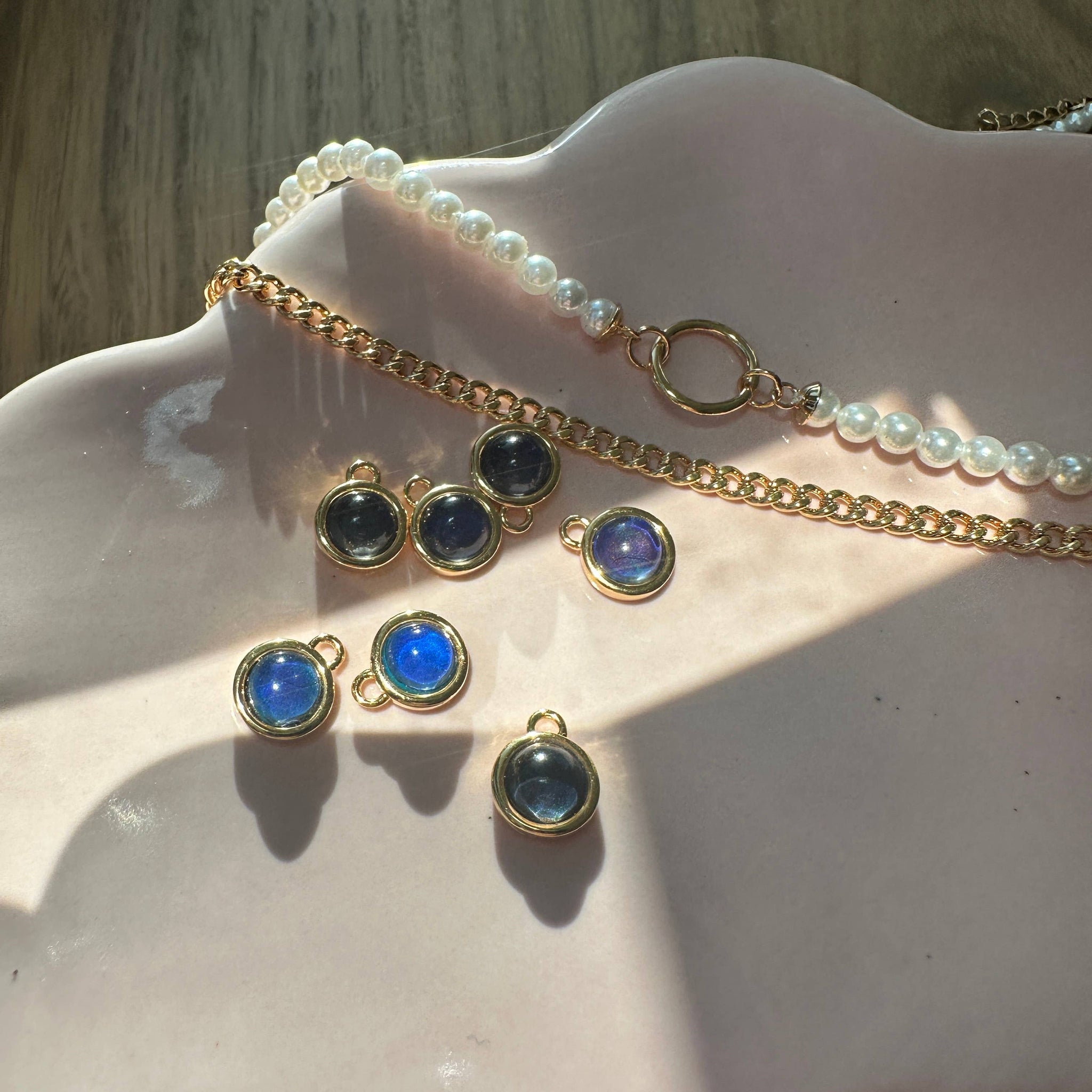 COLOR-CHANGING MOOD STONE CHARM