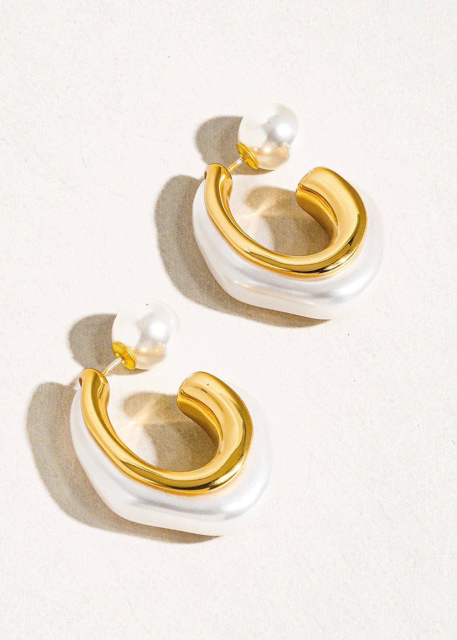 KINSLEY DOUBLE PEARL HOOP EARRINGS