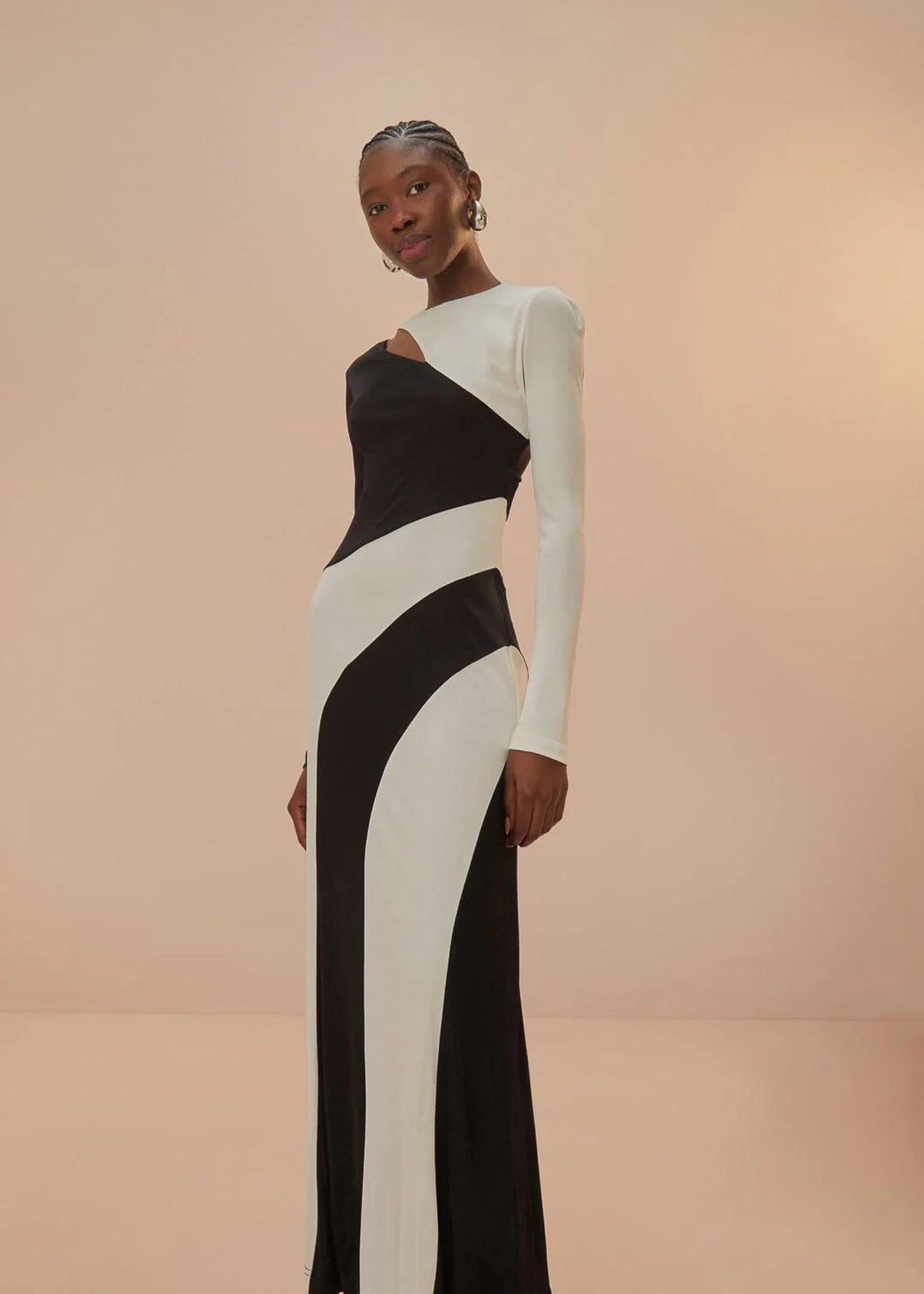 FARM RIO BLACK AND WHITE CUTOUT LONG SLEEVE MIDI DRESS