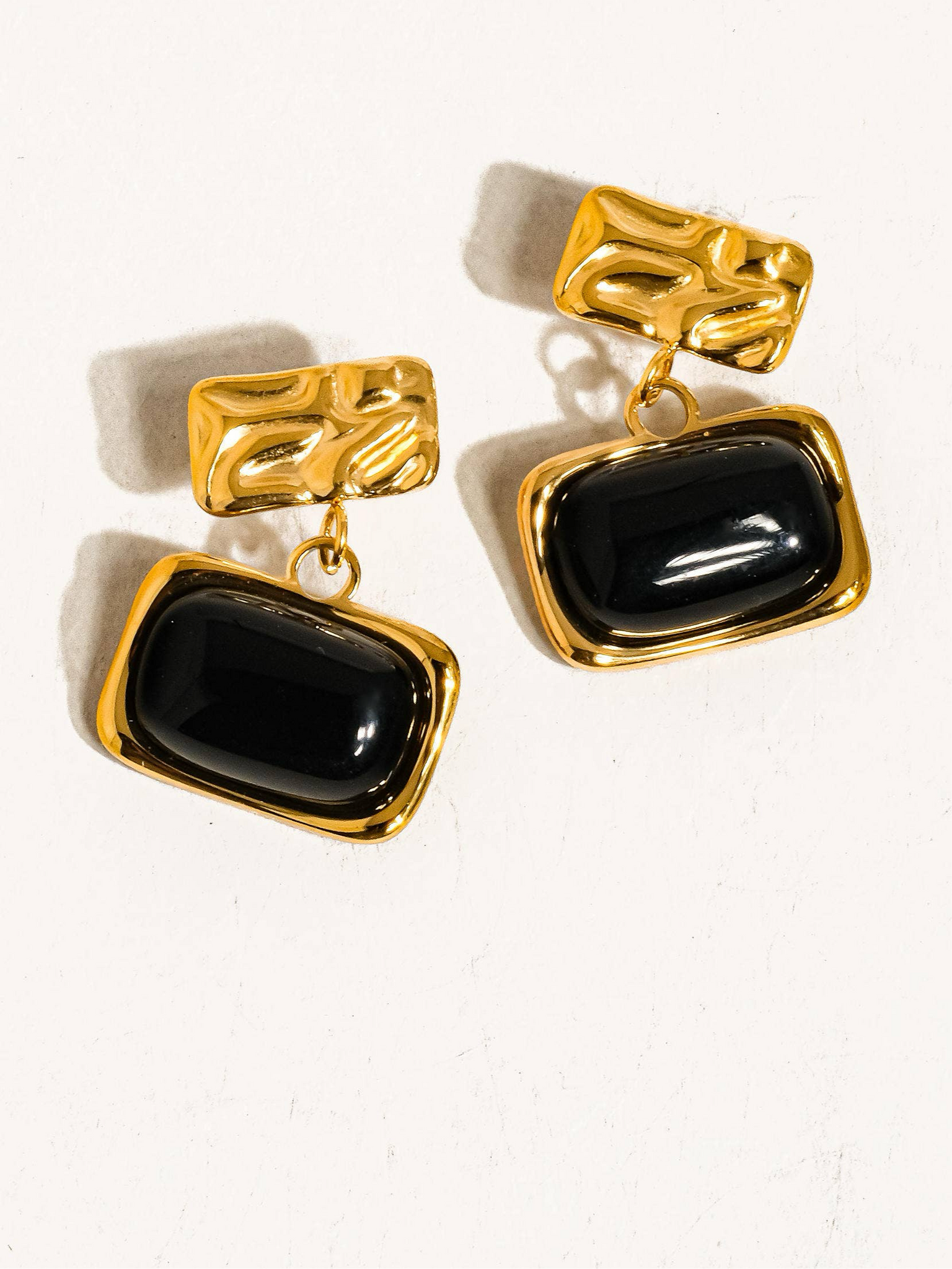 SQUARE CURVÉE DANGLE EARRINGS