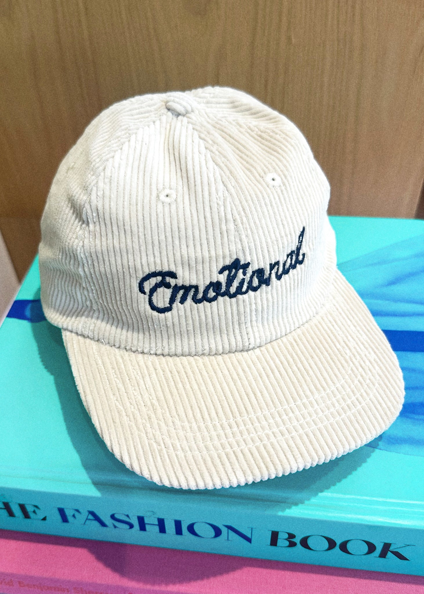 LATTE EMOTIONS HAT