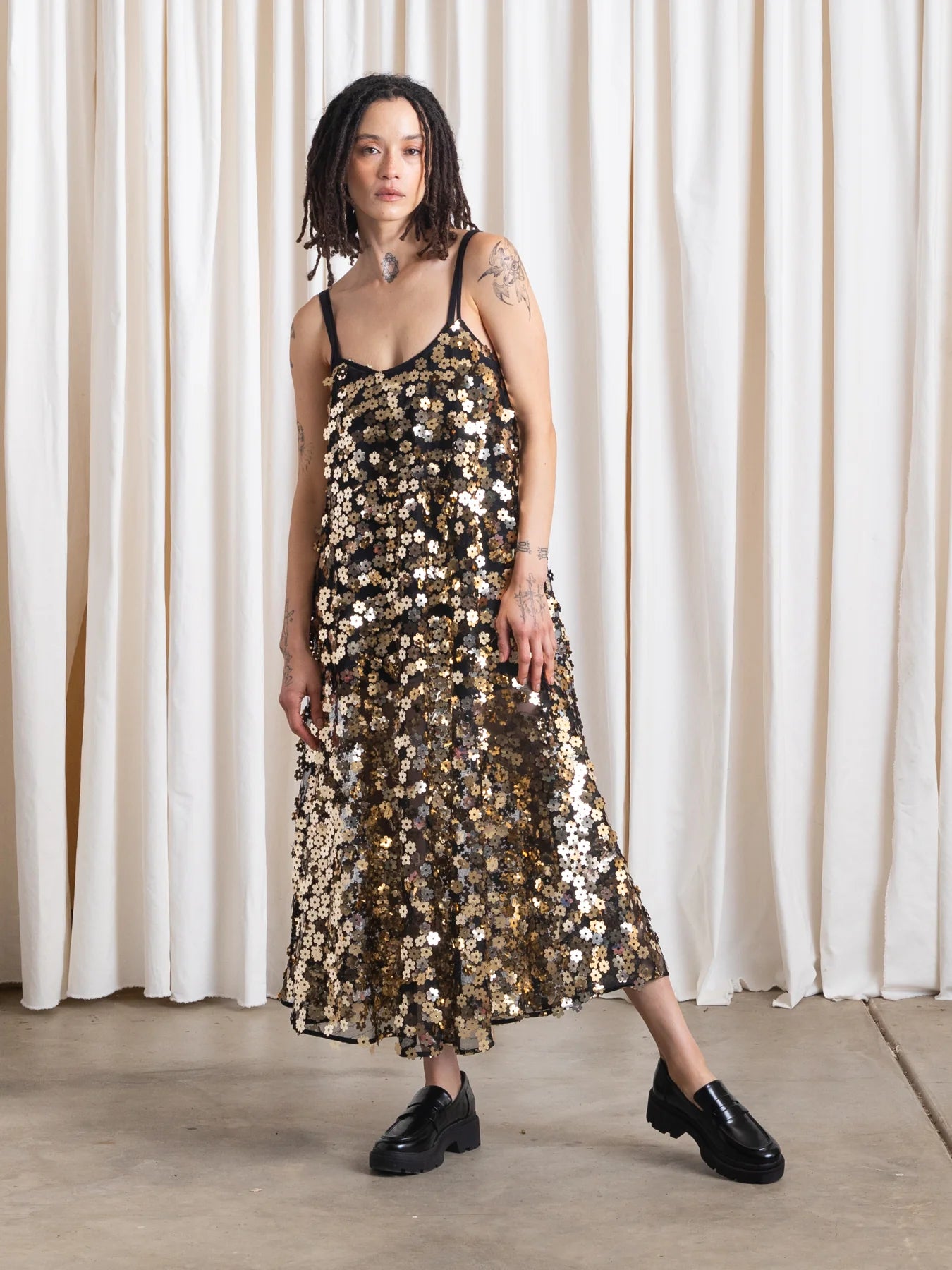 ALI GOLDEN FULL HEM FLOWER SEQUINS DRESS