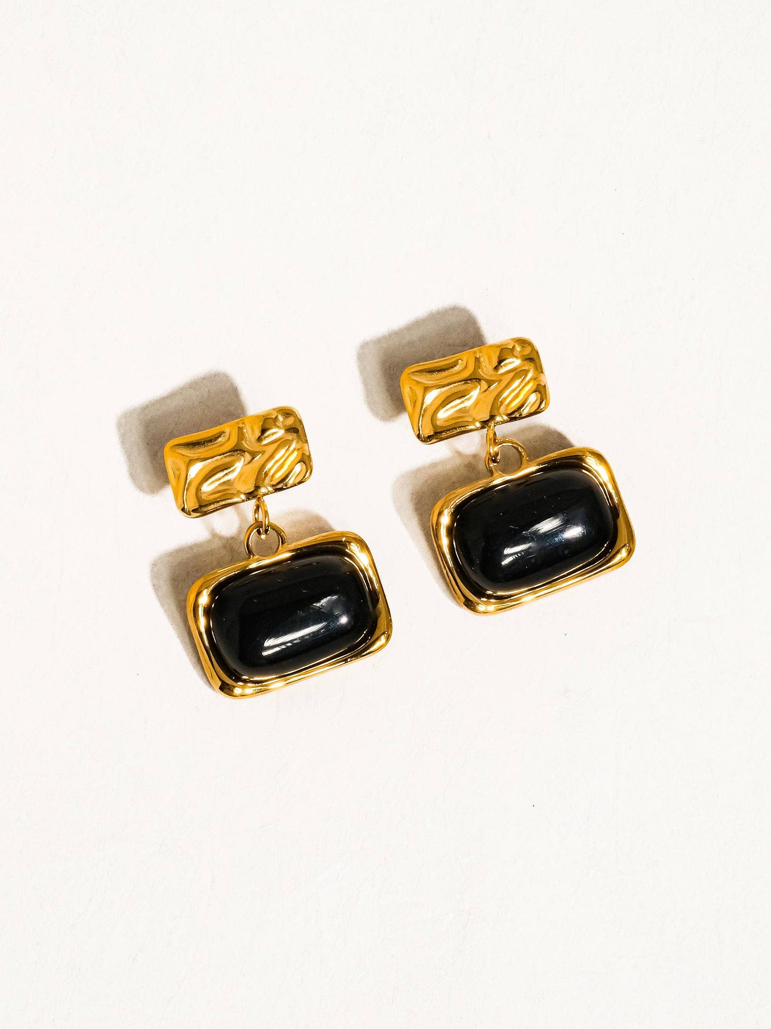 SQUARE CURVÉE DANGLE EARRINGS