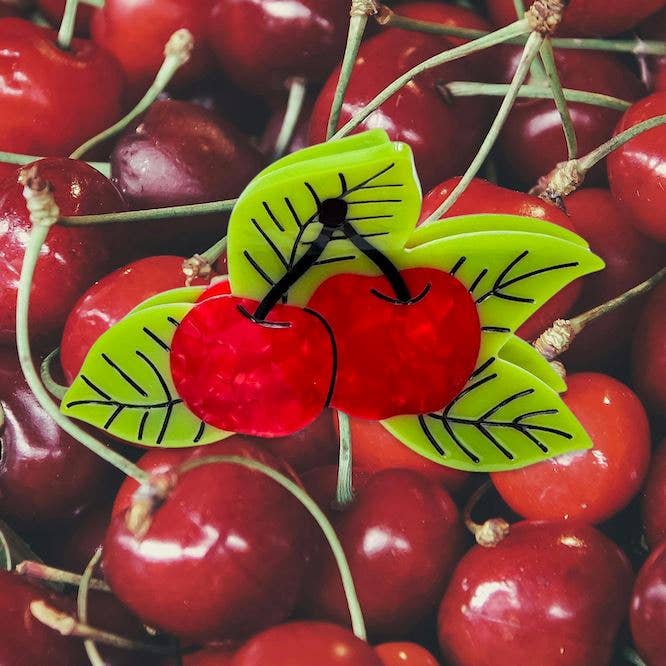 CHERRIES HAIR CLAW