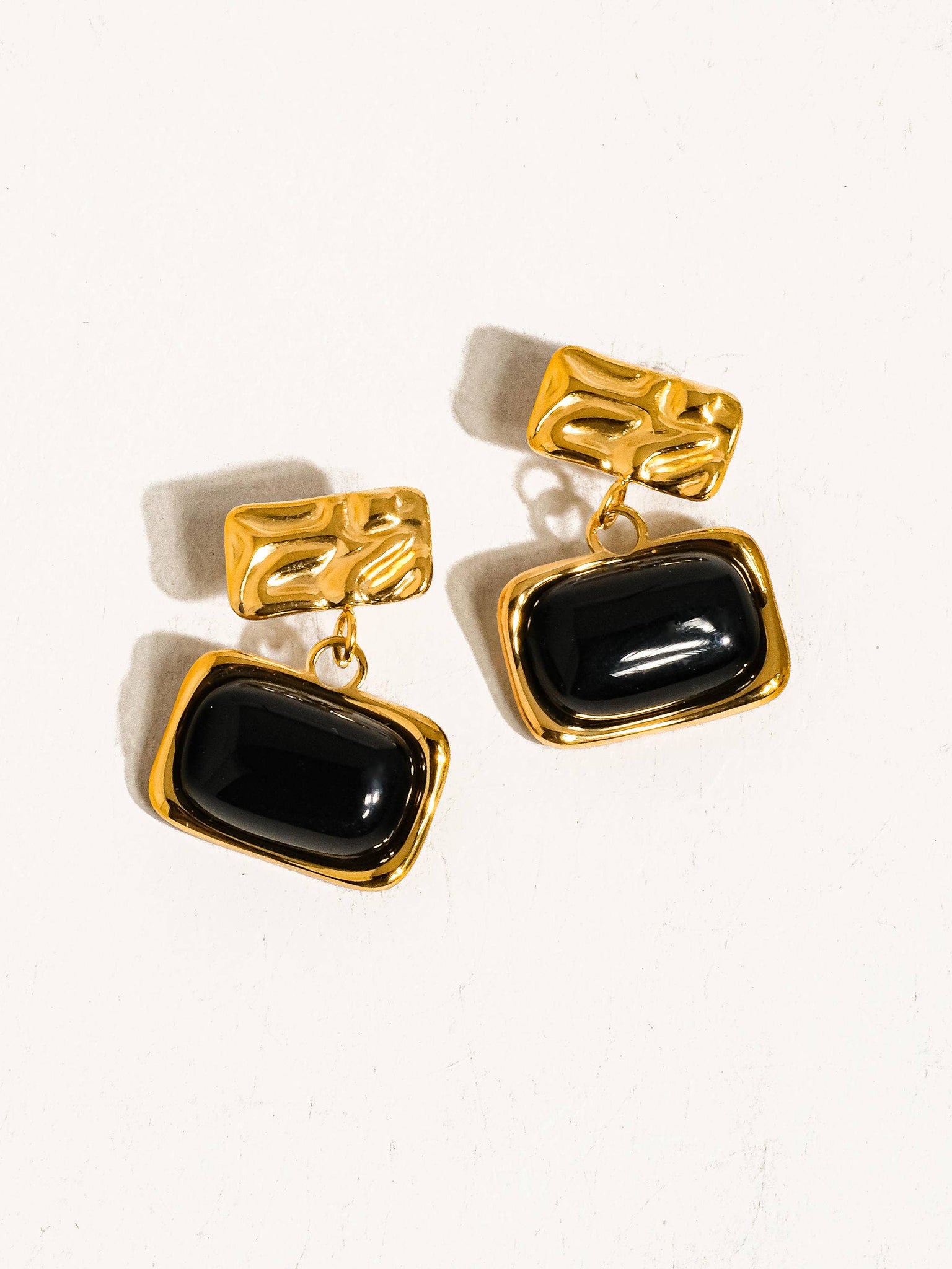 SQUARE CURVÉE DANGLE EARRINGS