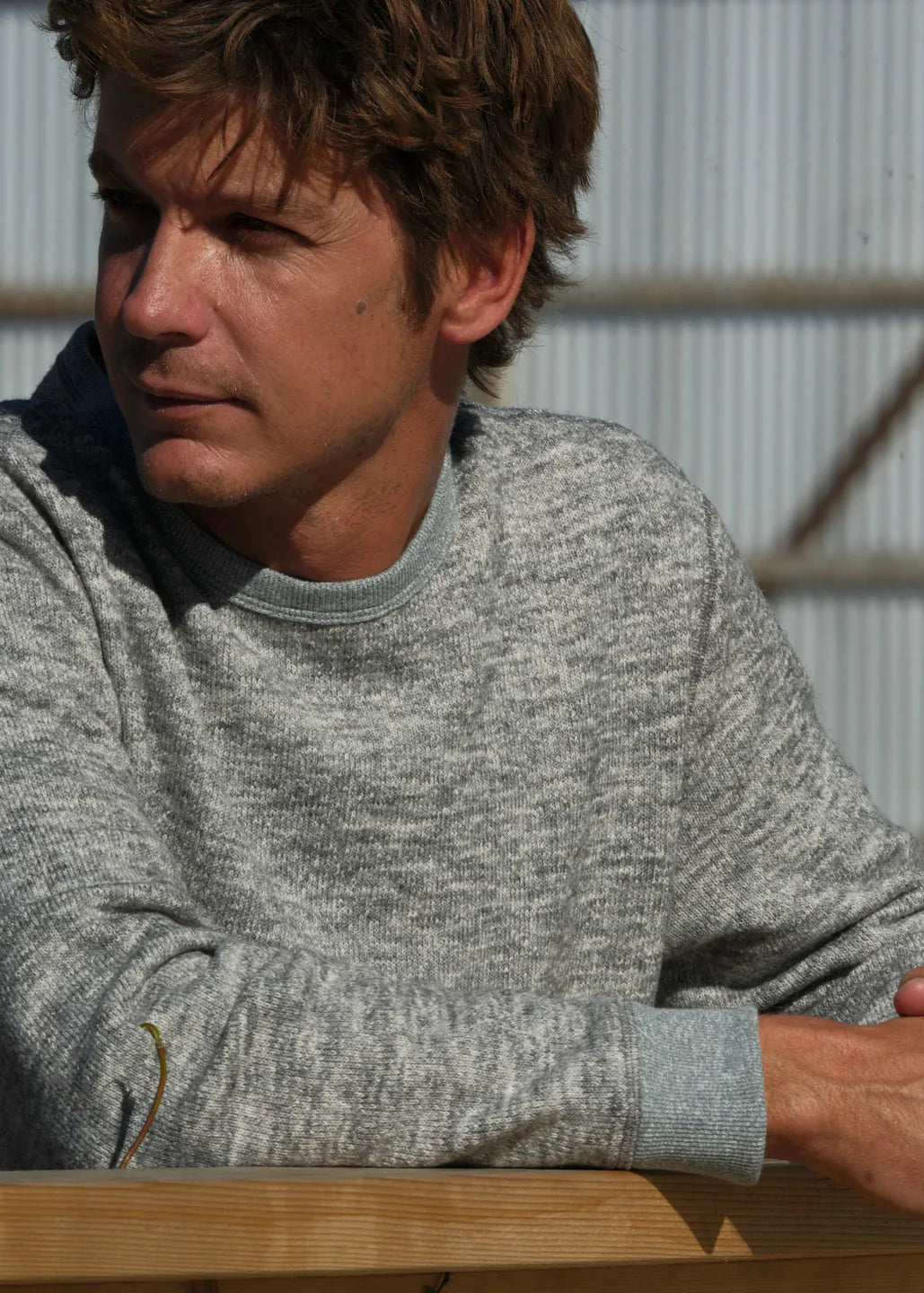 MEN'S HEATHERED CREW PULLOVER